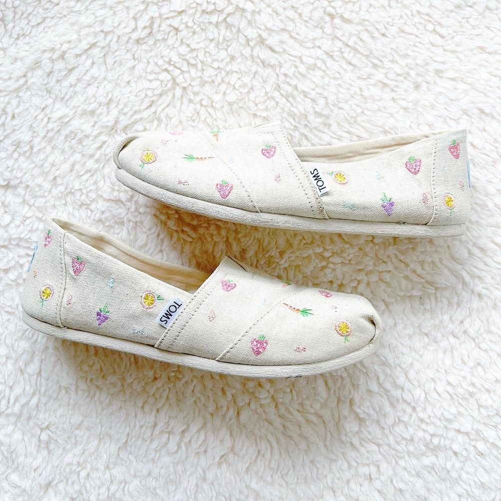 Toms fruit & vegetable print flats